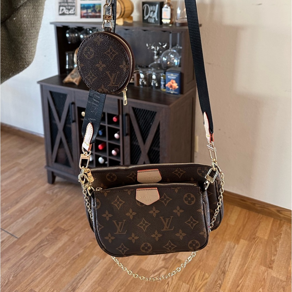 LV CROSSBODY BAG
